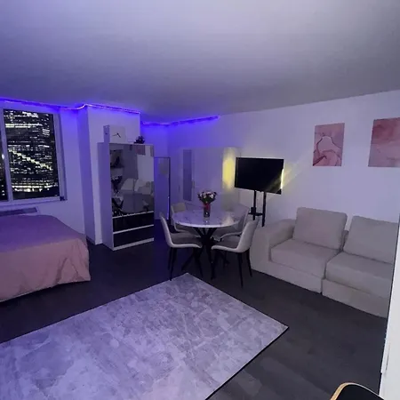 Loft In With Ameneties Building Location In Midtown * New York