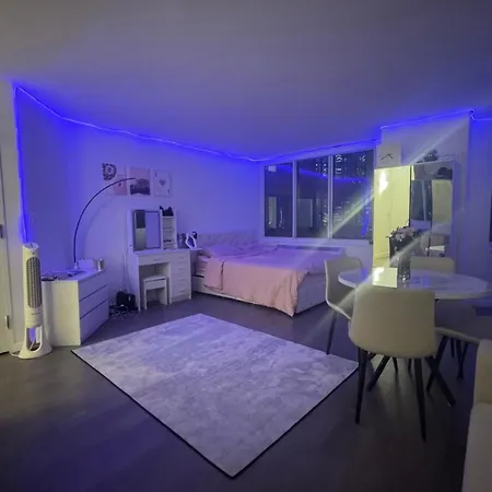 Loft In With Ameneties Building Location In Midtown New York