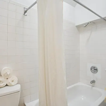 Apartment Stylish 2-bedroom In The Upper East Side