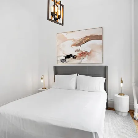 Classic Nyc Brownstone 2br In Prime Chelsea Apartment New York