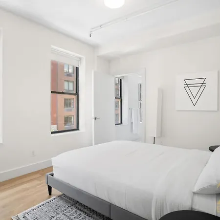 Renovated 2 Bed 2 Bath In Prime Midtown - Elevator - Laundry New York