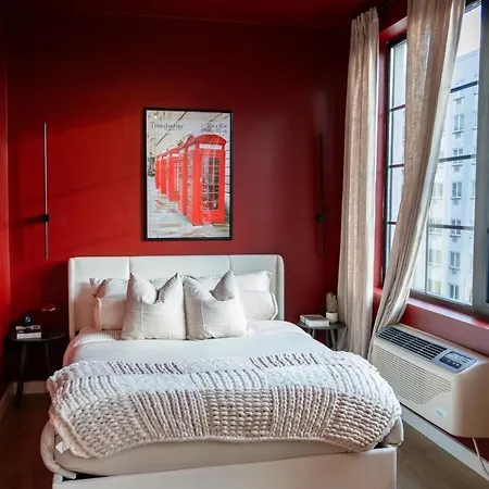 Lux Bronx Rooftop, Pool, Gym, Cinema