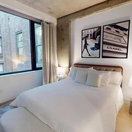 Apartment Sleek Two Bedroom In Manhattan *