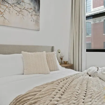 Newly Renovated 1 Bedroom - Elevator - Laundry