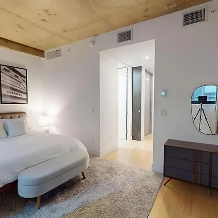 Sleek Two Bedroom In Manhattan Apartment New York