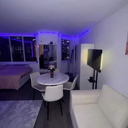 Loft In With Ameneties Building Location In Midtown * New York