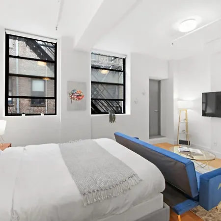 Apartment Beautifully Renovated In Prime Manhattan New York