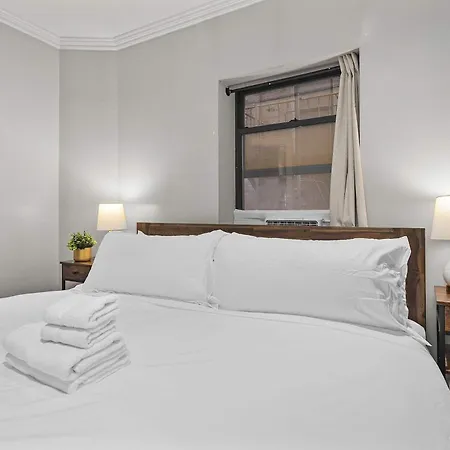 Sleek Midtown East Near Everything Apartment New York