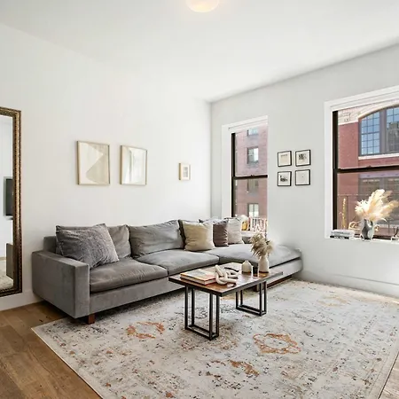 Beautiful And Spacious 2 Bed 2 Bath - Elevator Apartment