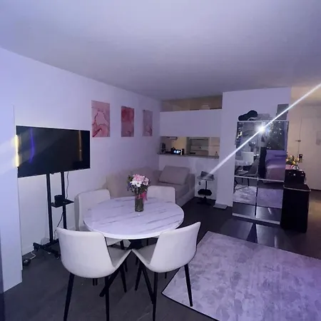 Loft In With Ameneties Building Location In Midtown * New York
