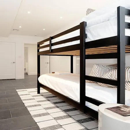 Newly Renovated 2br W Backyard * New York