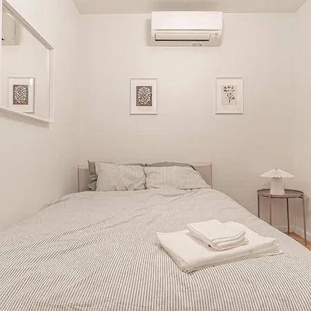 Charming 2b Near Williamsburg Apartment *