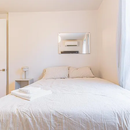 Charming 2b Near Williamsburg Apartment *