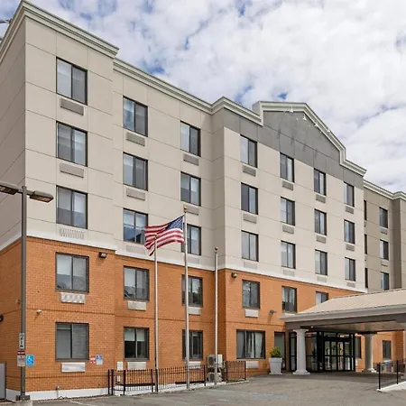 Country & By Radisson, Staten Island 3*
