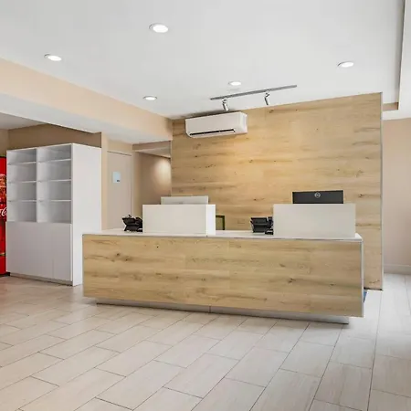 Hotel Country & By Radisson, Staten Island