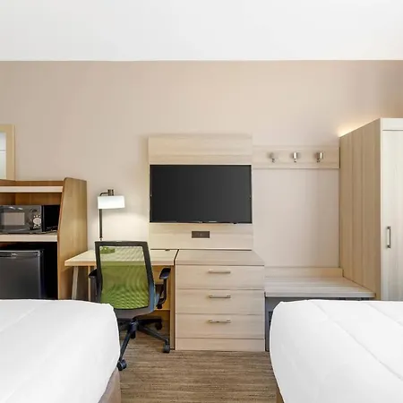 Country & By Radisson, Staten Island Hotel New York