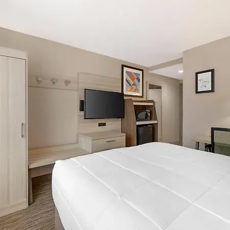 Country & By Radisson, Staten Island Hotel 3*
