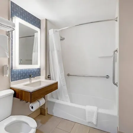 Country & By Radisson, Staten Island Hotel 3*