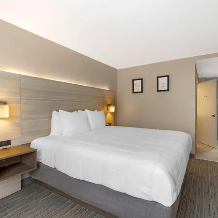 Country & By Radisson, Staten Island New York