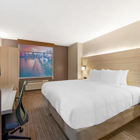 Country & By Radisson, Staten Island 3*