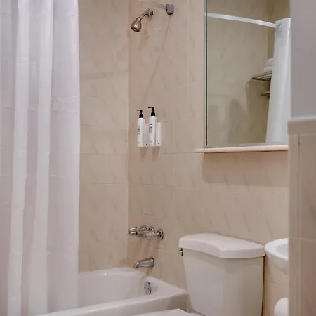 Night Broadway Hotel 3*