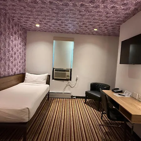 Hotel Night Broadway New York