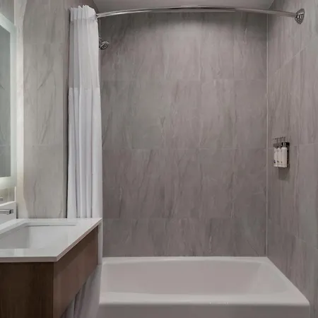 Hotel Express & Bronx - Zoo Area By Ihg 2*