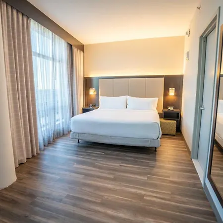 Express Long Island E - By Ihg New York