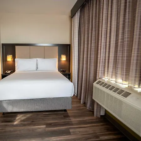 Express Long Island E - By Ihg
