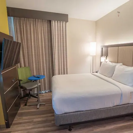 Express Long Island E - By Ihg Hotel New York