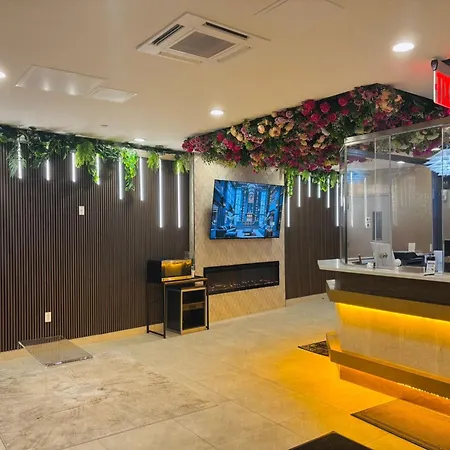 Liv Bronx Grand Opening Hotel 4*