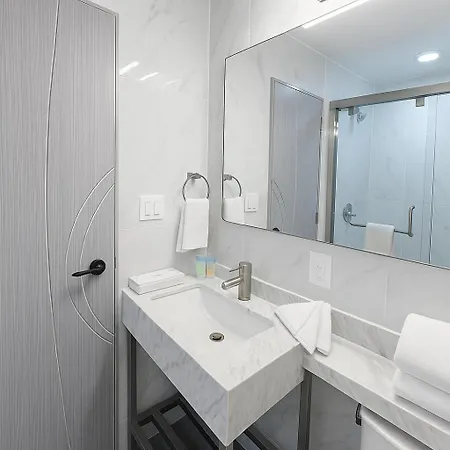Liv Bronx Grand Opening Hotel 4*