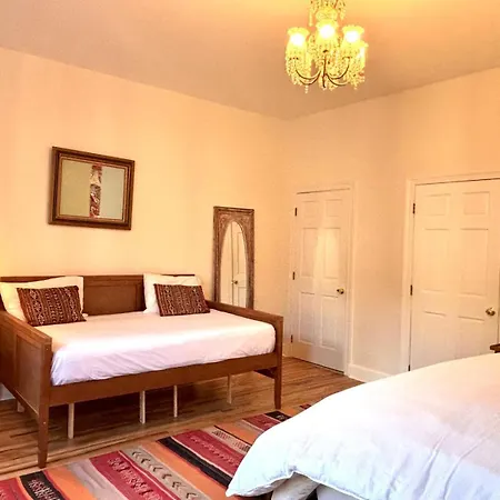 Homestay Luxurious Bedroom
