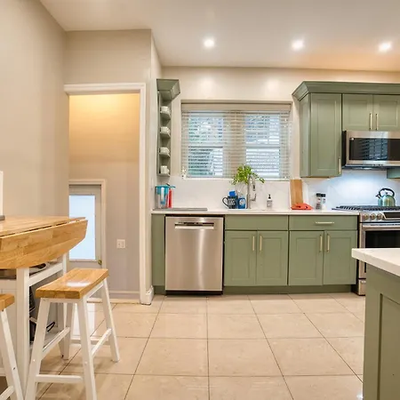 Holiday home Brooklyn Gem 3 Blocks To Prospect Park - 3 King Beds 1 Queen, Free Parking, *