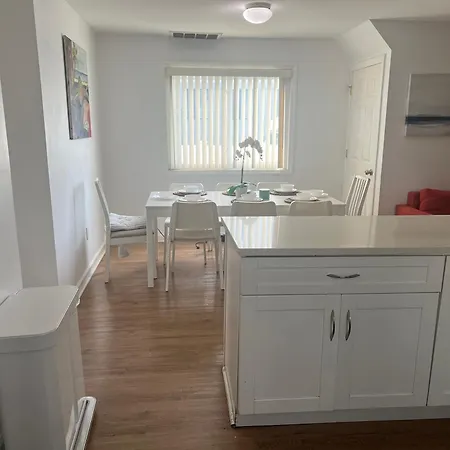 House 2car Parking Subway Jfk Usb New York