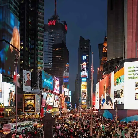 In Times Square! 2-bedroom 3* New York