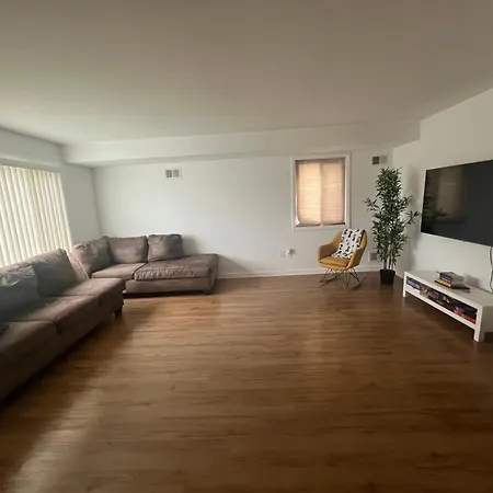 House 2car Parking Subway Jfk Usb *