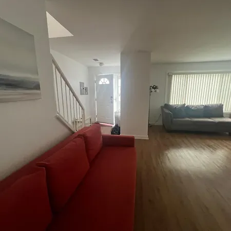 House 2car Parking Subway Jfk Usb *