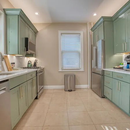 Brooklyn Gem 3 Blocks To Prospect Park - 3 King Beds 1 Queen, Free Parking, Holiday home