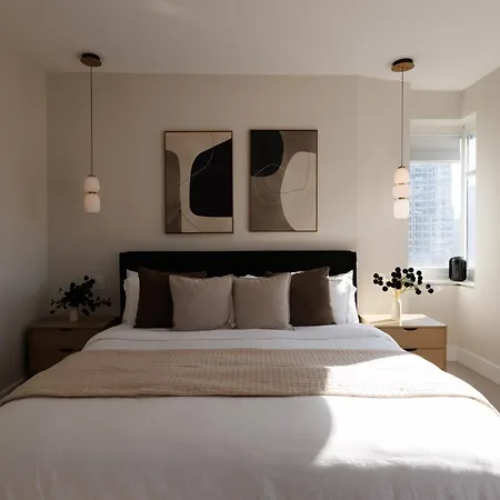 Rare Luxurious 1 Block From Time Square * New York