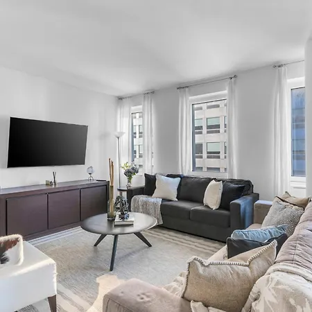 Elegant Midtown Retreat, Views, Steps To Times Square Apartment *