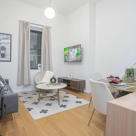 Charming Near Williamsburg In Brooklyn New York