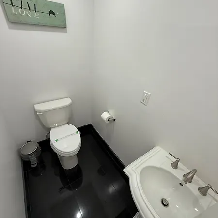 31 Street Broadway Apartment *