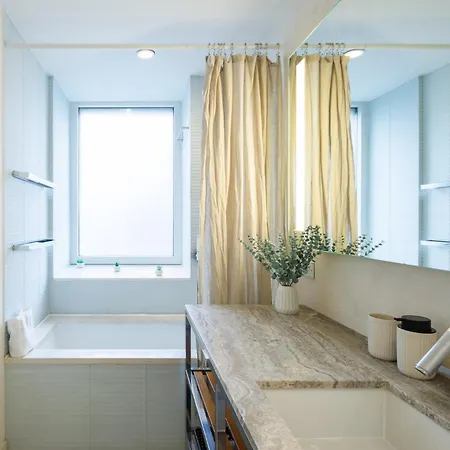 Stylish Nyc Haven Steps To Broadway & Dining *