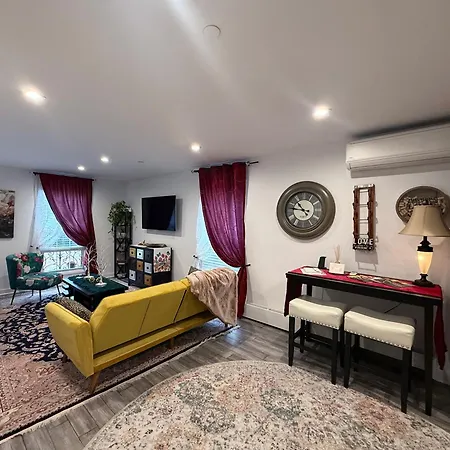 Eleni's Charming Apartment *
