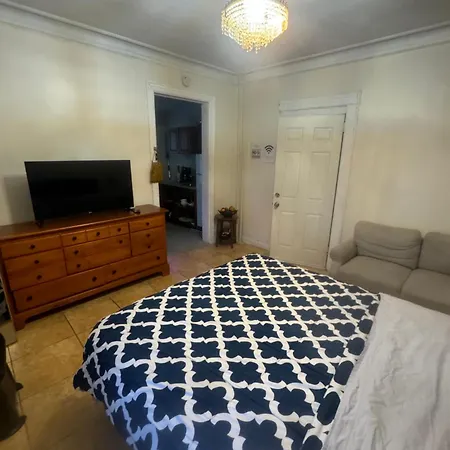 *private* 5 Minutes From Lga/ Us Open Apartment *
