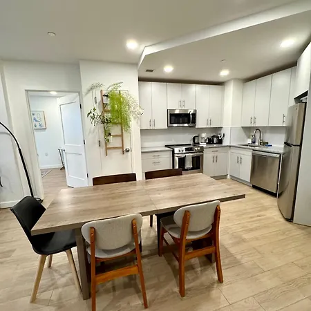Peaceful Quiet Spacious New Modern Penthouse 3-bedroom With A Balcony New York