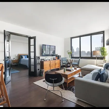 Doorman! High Floor! Views! Elevator! Free Gym!