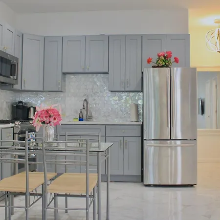2-bedroom 15 Minutes From Manhattan In Lic Astoria Queens *
