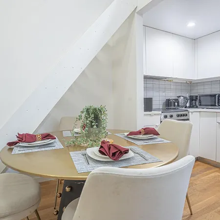 Charming Near Williamsburg In Brooklyn *